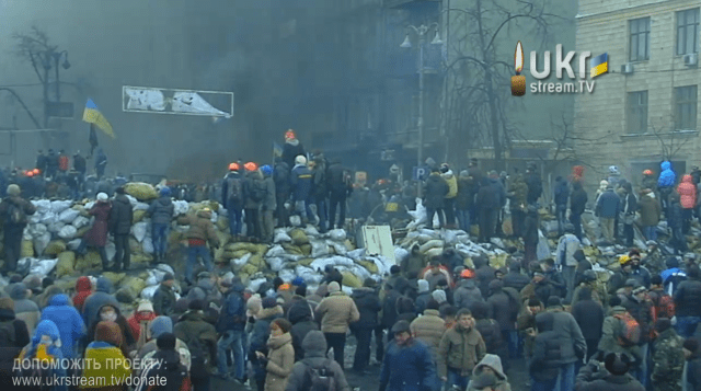 04:00 pm Hrushevskoho barricades, Maidan