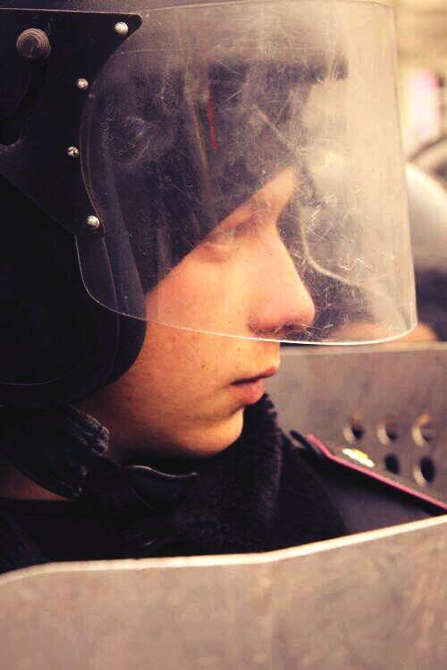 One amongst many of the very young faces of Berkut placed in the front lines while the more seasoned fighters are further back.