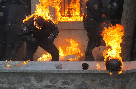 Interior police set on fire by protesters' Molotov cocktails, Jan 21, 2014
