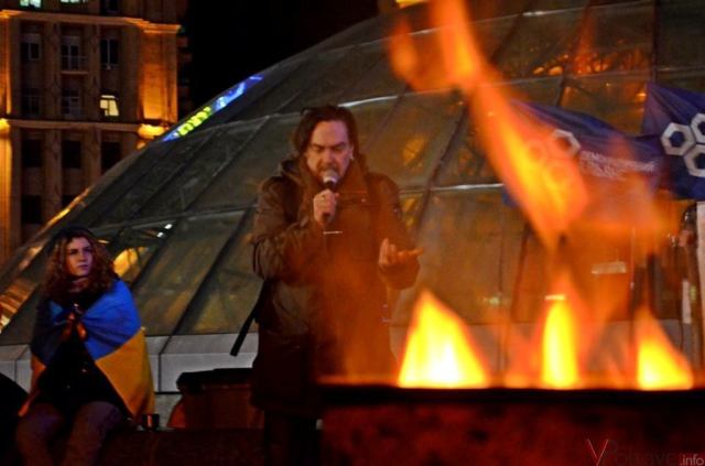 Yuri Andrukhovych on Maidan. photo: x-oksana. livejournal.com
