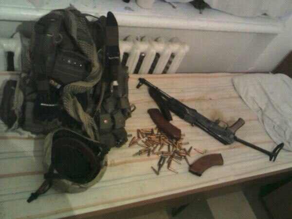 My flak jacket, hat and assault rifle. Just to break up the text a bit.