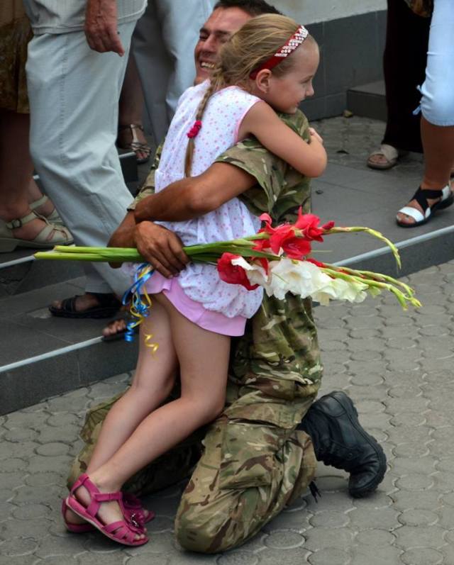 Mykolayiv Regional Council photo of a 79th Airborne Brigade returned paratrooper.  Photo source: https://www.facebook.com/mykoblrada/photos/pcb.709562935747370/709562652414065/?type=1&theater 