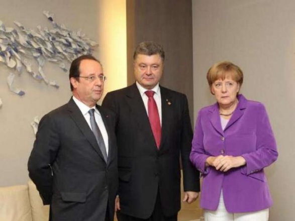 L-R: François Hollande, Petro Poroshenko, Angela Merkel