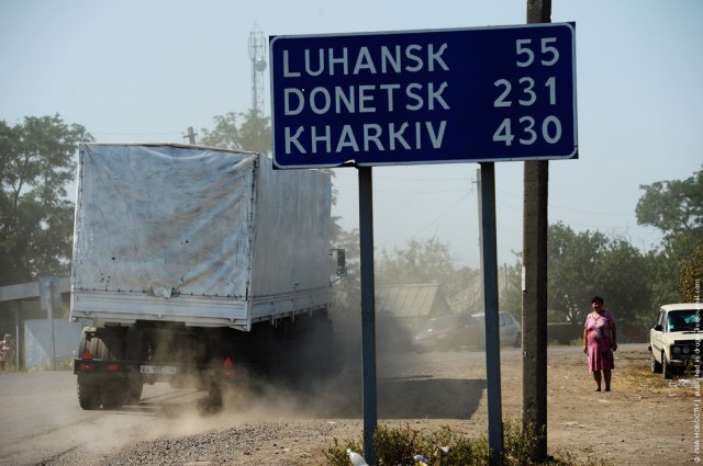 The convoy with humanitarian aid from Russia left the Ukrainian RF CAT "Izvarino" toward Luhansk. Photo: Maxim Blinov / RIA Novosti