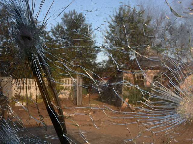 Photo taken through the damaged windshield of a vehicle in Donetsk's Oktyabrsky district, adjoining the airport,on  October 2, 2014. AFP PHOTO / JOHN MACDOUGALL
