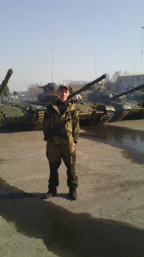 Russian tanks in Luhansk. SOURCE
