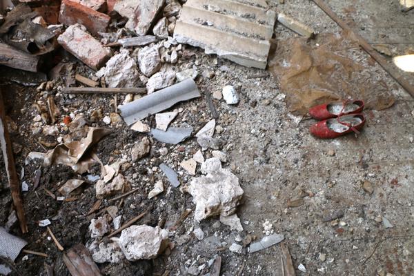 "There's no place like home." Photo by Nolan Peterson from Pisky, Ukraine. Source