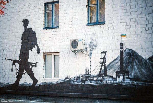 Mural in Kyiv. (via @kievtypical)