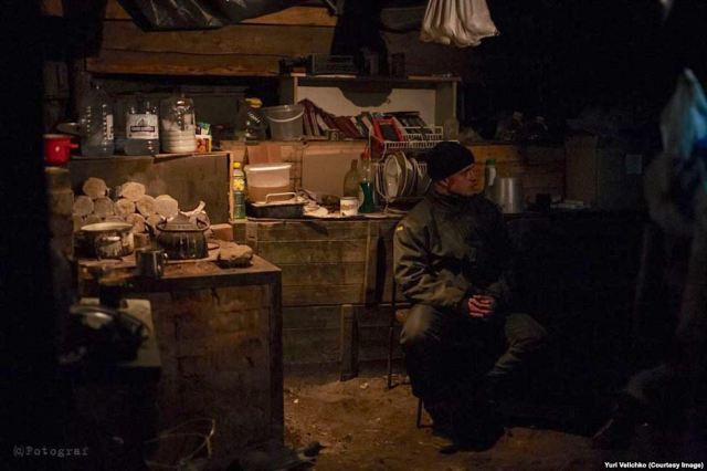 Weekdays at Ukrainian military combat positions near Lysychansk (Sector A. am hour and a half from Alchevsk). December 1, 2015. Photo: Yuri Velichko. Source