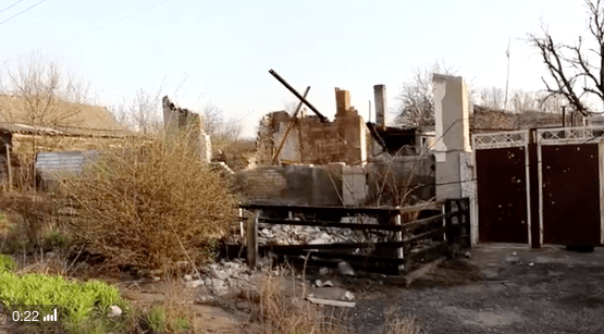 House hit by mortar strike in Avdiivka, April 9, 2016. Woman living here was killed instantly, 3 Ukrainian soldiers were wounded. Video by Maxim Tucker https://twitter.com/MaxRTucker/status/718890241638141952 House hit by a mortar strike in #Avdiivka. The woman living here was killed instantly. #Ukraine pic.twitter.com/KvH2HDdo4Y— Maxim Tucker (@MaxRTucker) April 9, 2016 //platform.twitter.com/widgets.js