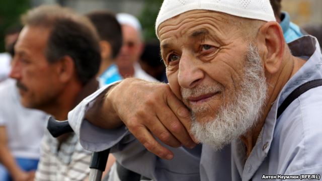 Dua - collective prayer of Muslims in Crimea for imprisoned Crimean Tatars. Photo: Anton Naumlyuk