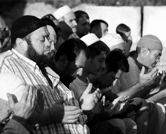 A Dua – a self-organized collective prayer for the fate of the political prisoners