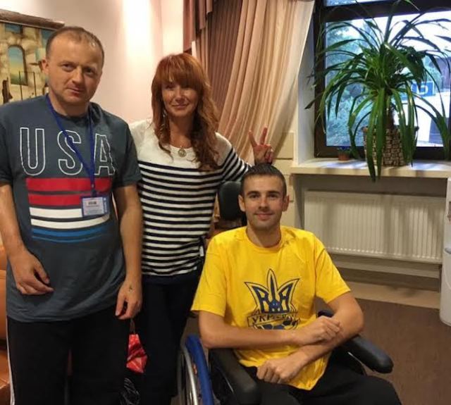 NODUS’ ATO Ward 1: Soldiers Vasiliy Mihailenko (tankist, injured right arm) and Artur Kireev after their procedures and individualized exercise programs. In order to survive and to ensure successful treatment, they practice a sense of humor. You cannot go through the many rough times without a good laugh.