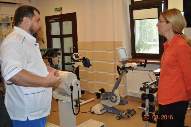 Director of NODUS, Dr. Oleksandr Kulik shows Ukraine's Acting Minister of Health Dr. Ulana Suprun their facilities. 